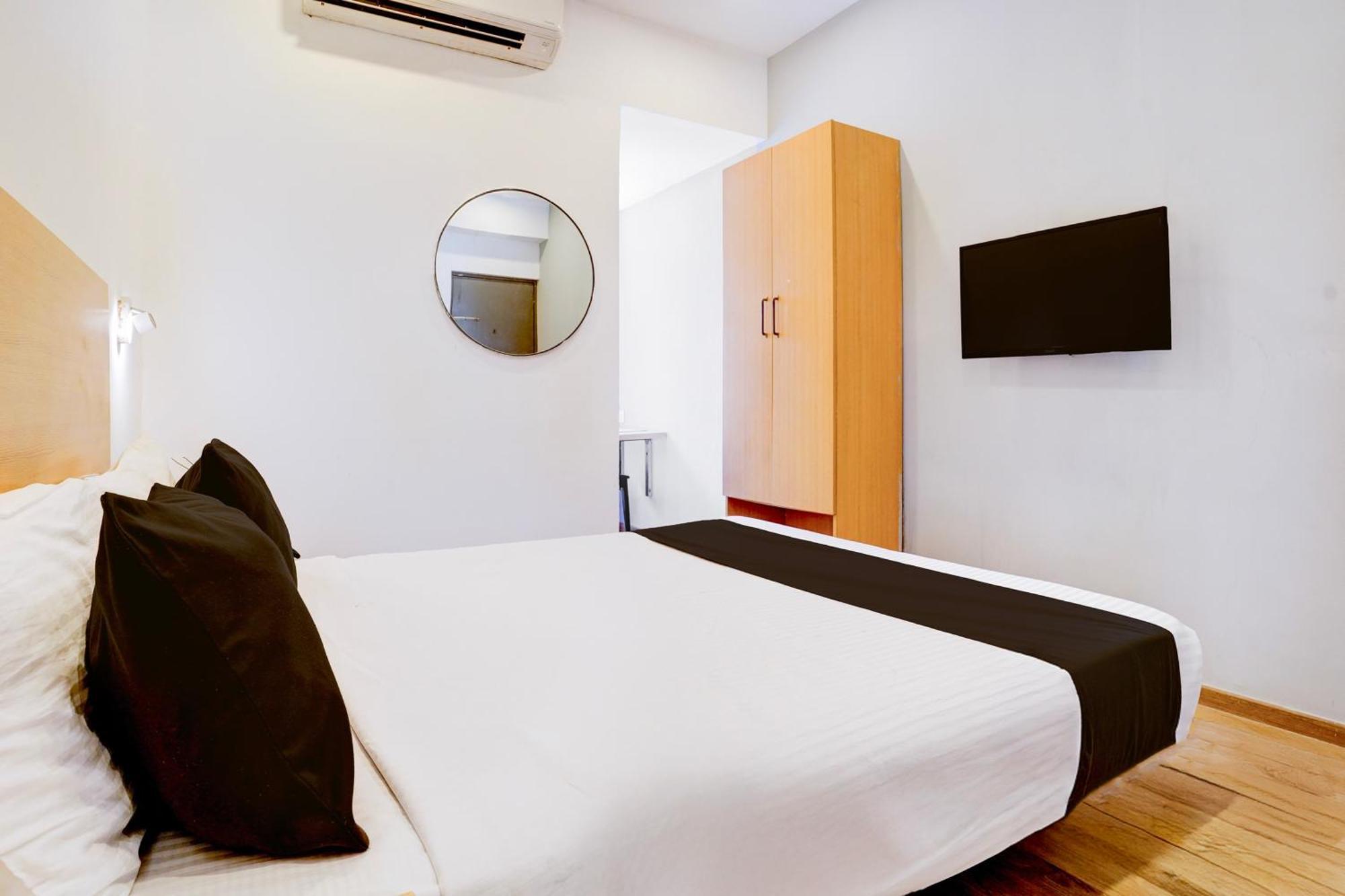 فندق Townhouse Khar The Habitat مومباي المظهر الخارجي الصورة