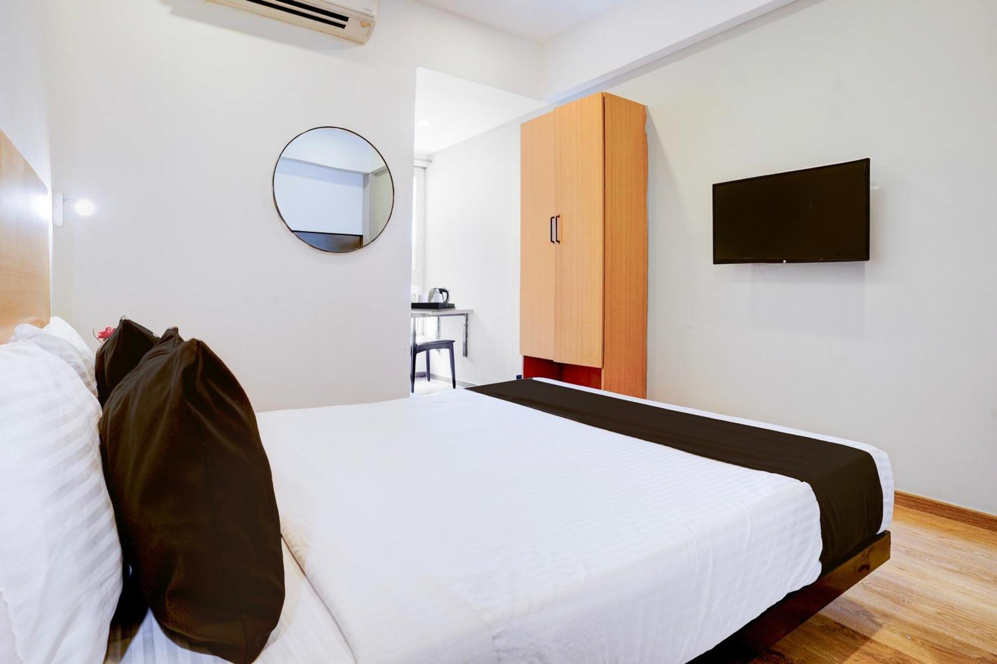 فندق Townhouse Khar The Habitat مومباي المظهر الخارجي الصورة