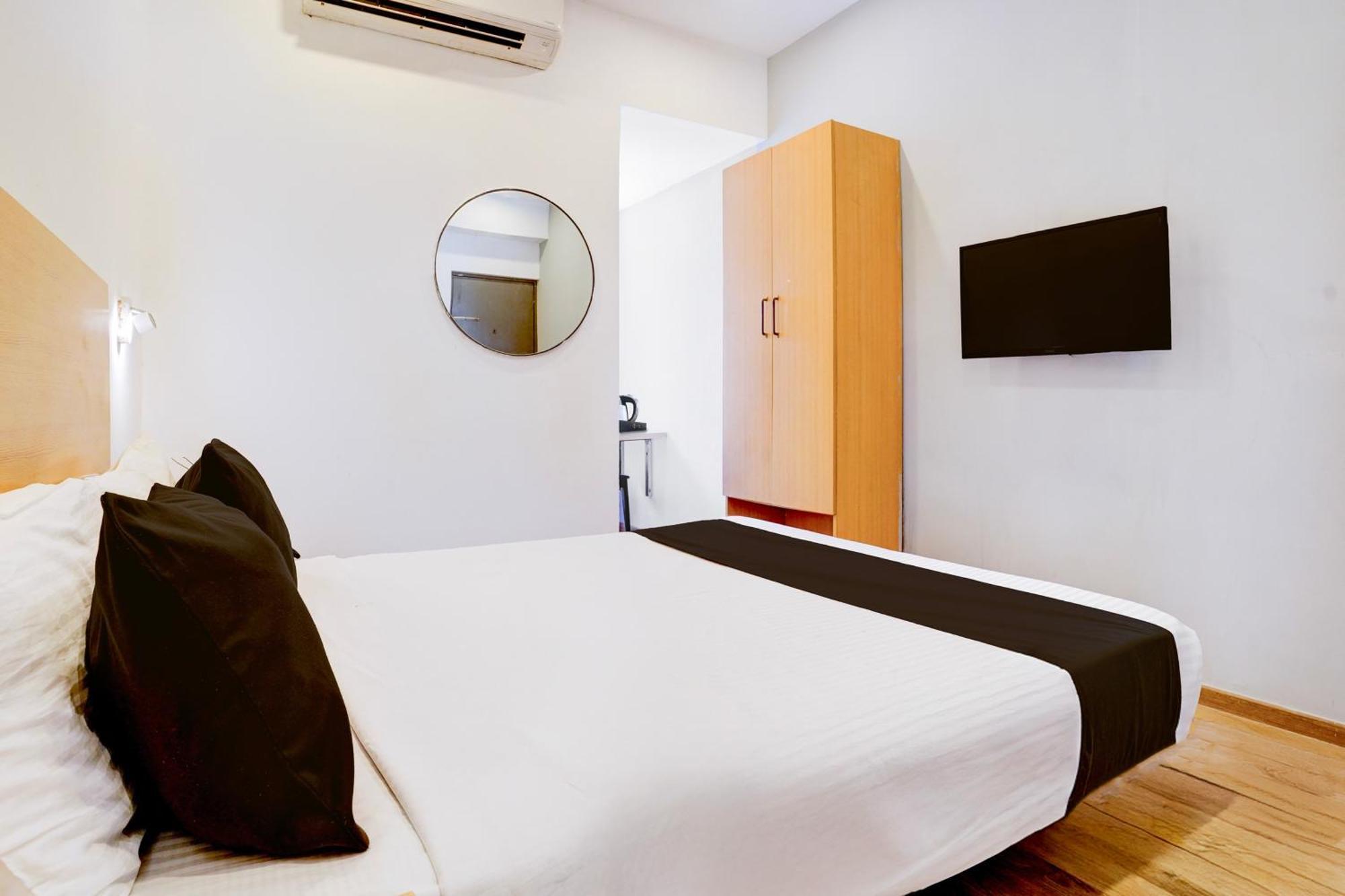 فندق Townhouse Khar The Habitat مومباي المظهر الخارجي الصورة