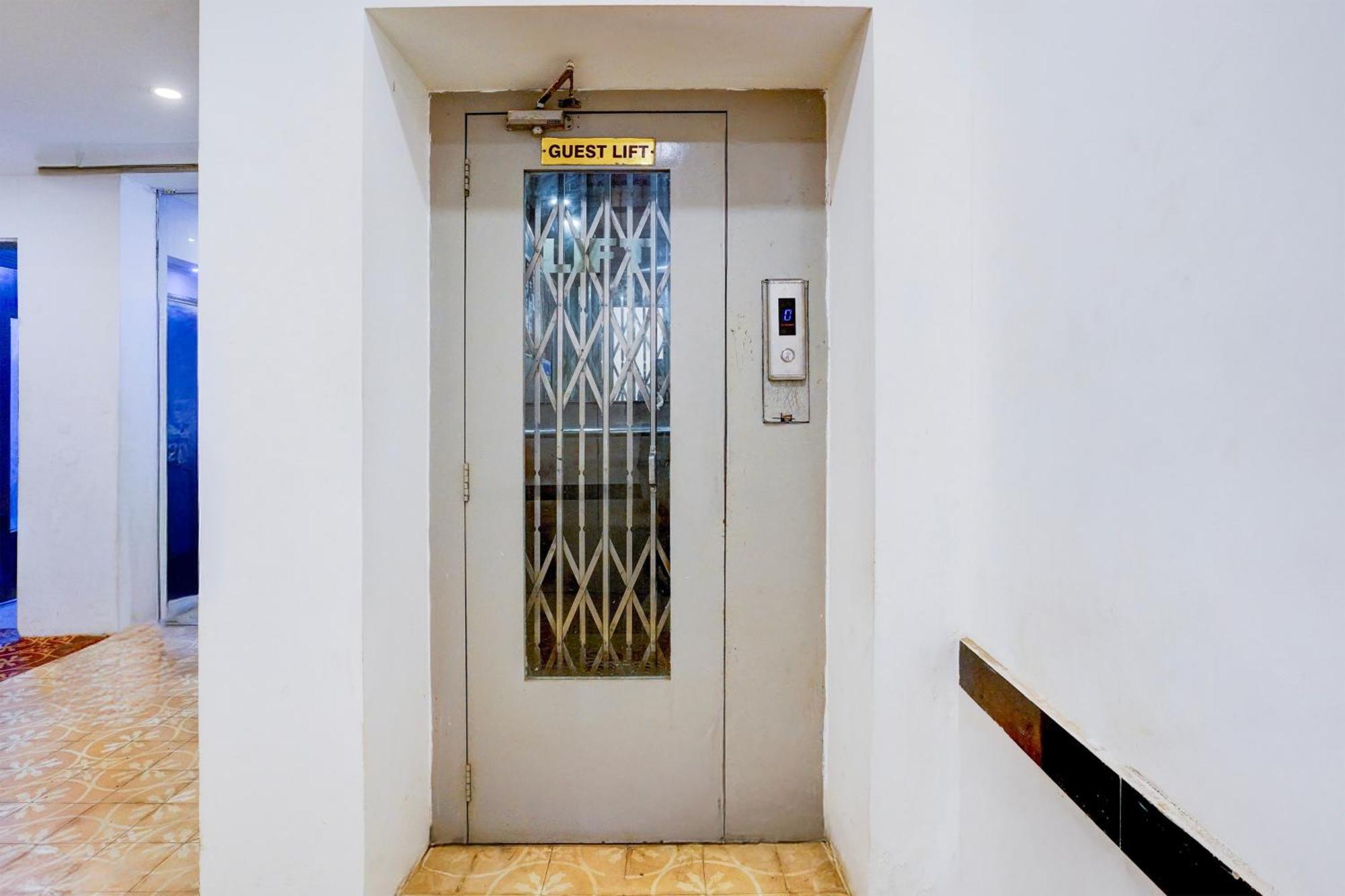 فندق Townhouse Khar The Habitat مومباي المظهر الخارجي الصورة