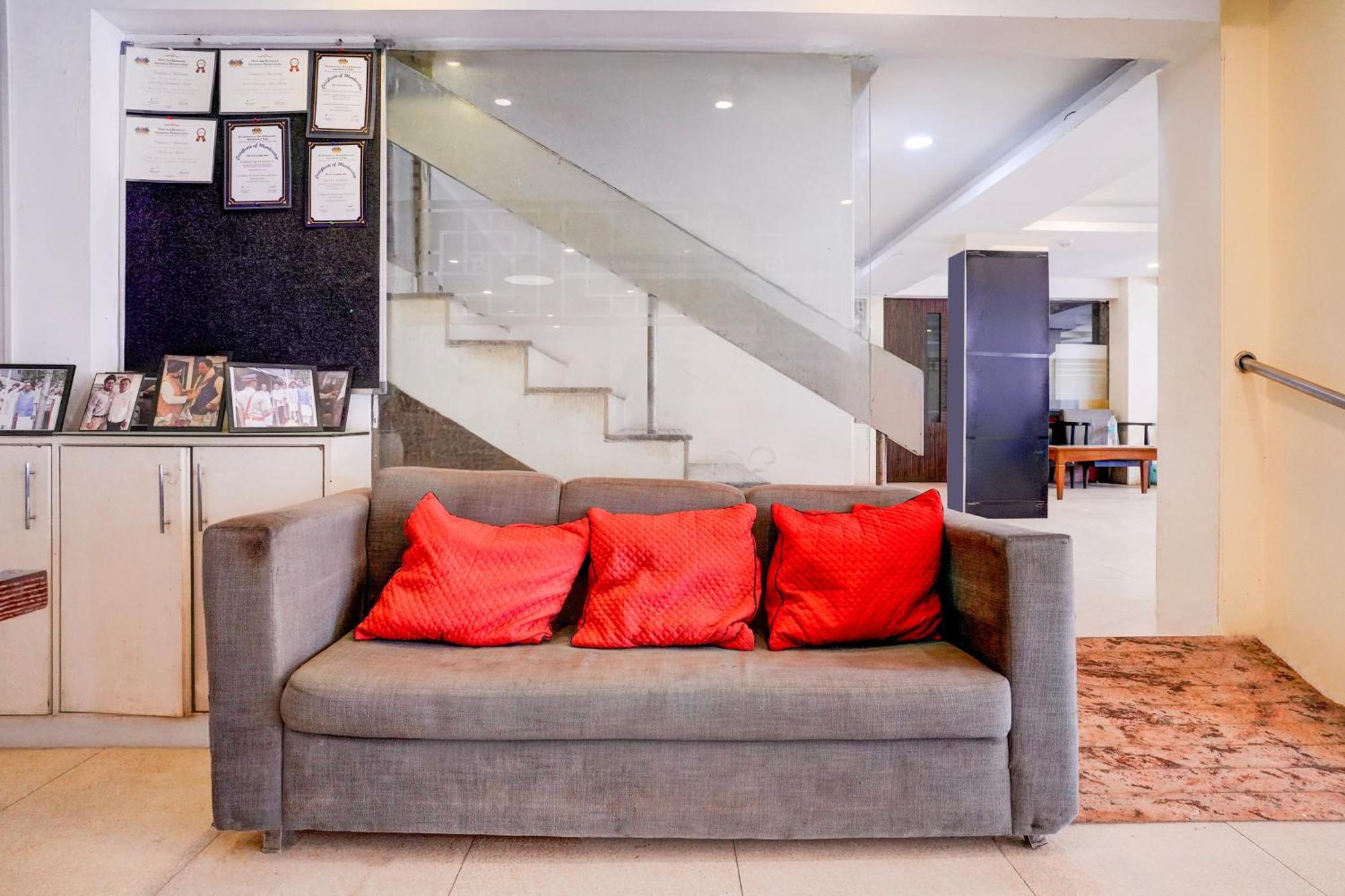 فندق Townhouse Khar The Habitat مومباي المظهر الخارجي الصورة