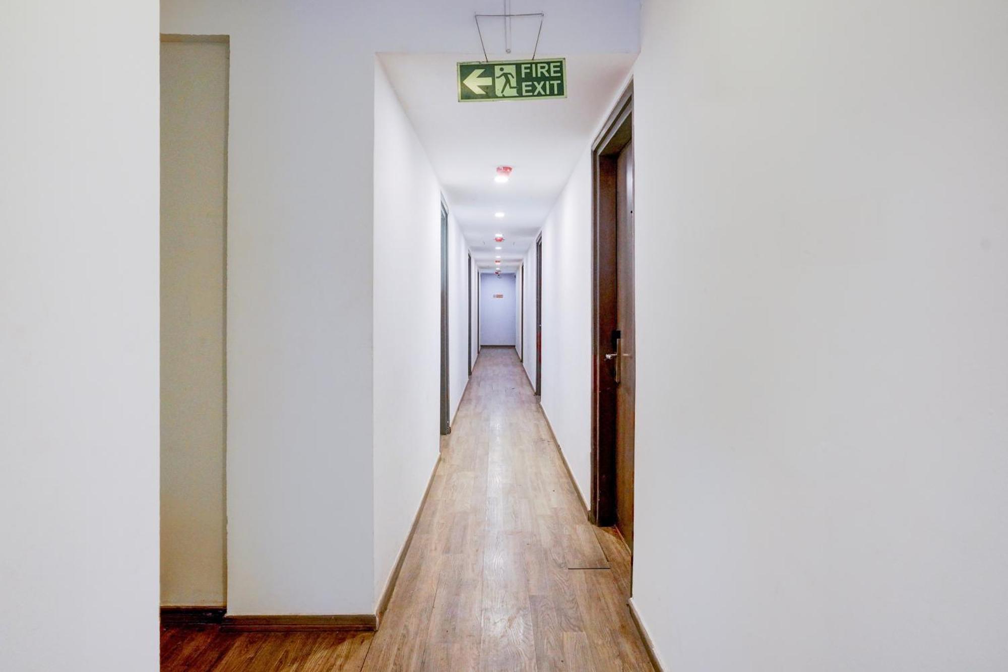فندق Townhouse Khar The Habitat مومباي المظهر الخارجي الصورة